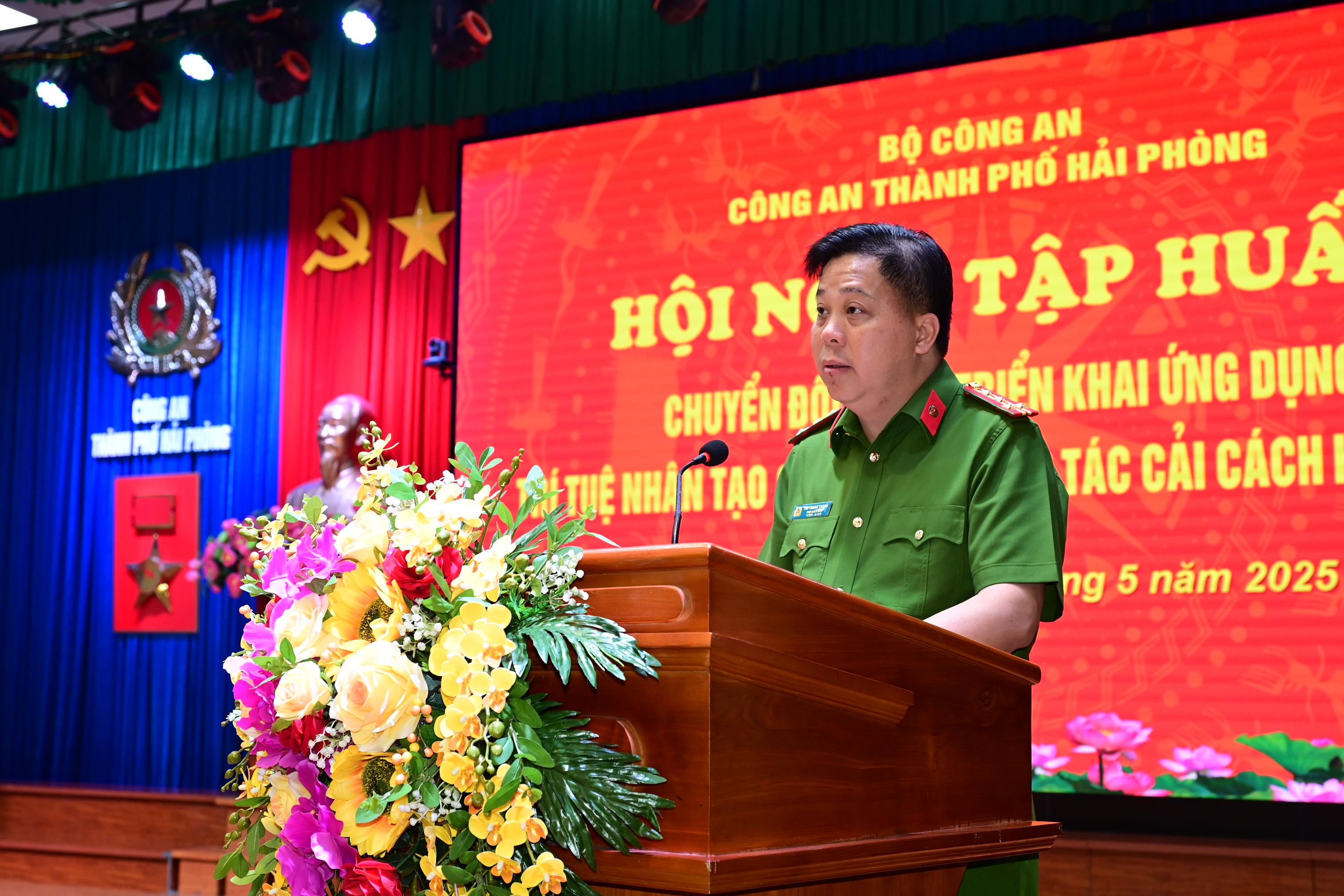 Hơn 300 cán bộ, chiến sĩ tham gia tập huấn chuyển đổi số, ứng dụng AI trong cải cách hành chính